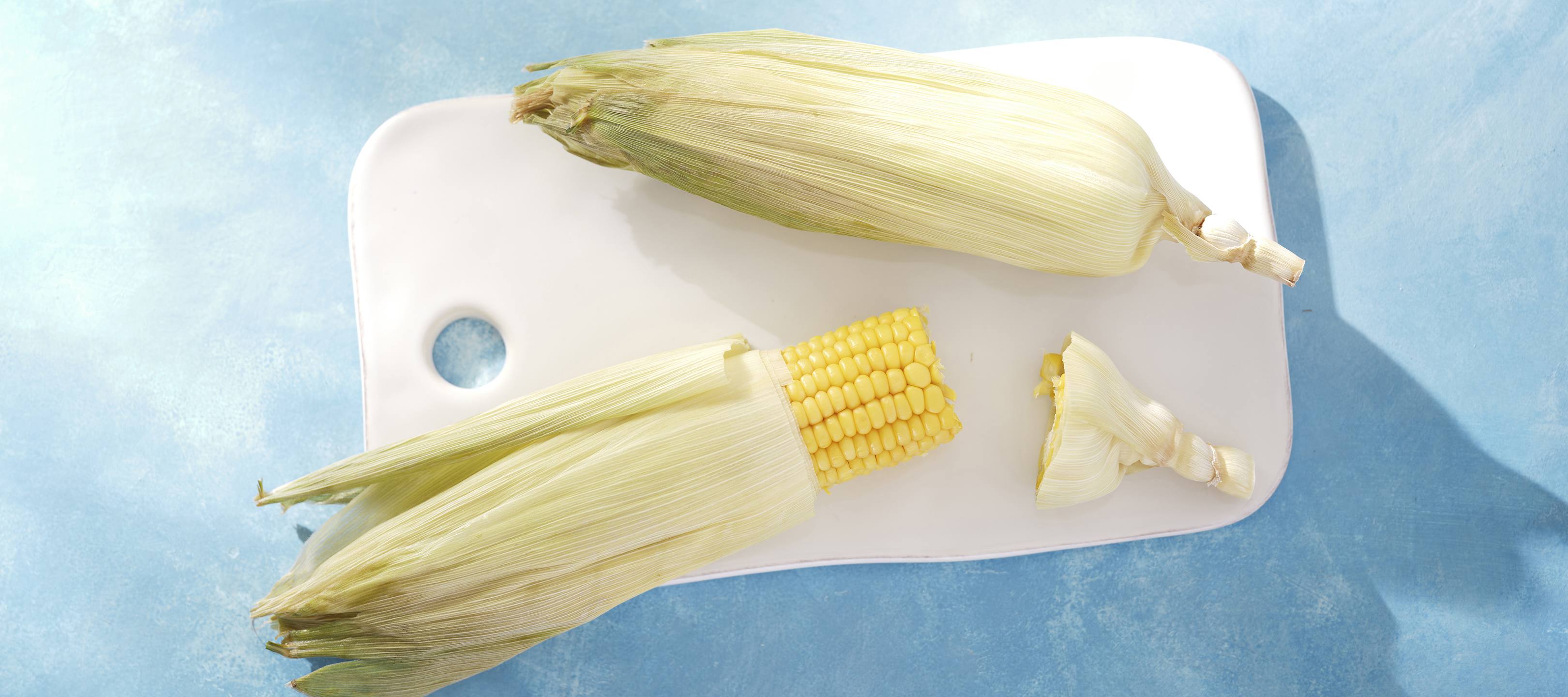 The Foolproof Way To Shuck Corn In Seconds 