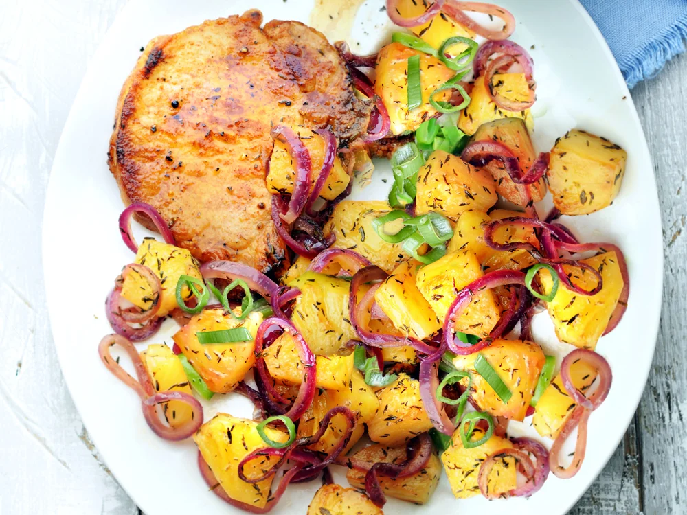 https://www.savoryonline.com/app/uploads/recipes/101125/pork-chops-with-pineapple-and-red-onion.jpg