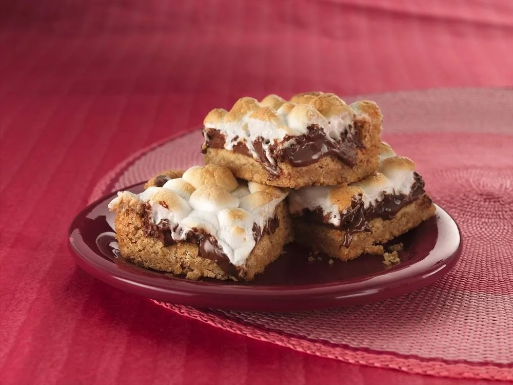 https://www.savoryonline.com/app/uploads/recipes/116780/warm-toasted-marshmallow-smores-bars.jpg