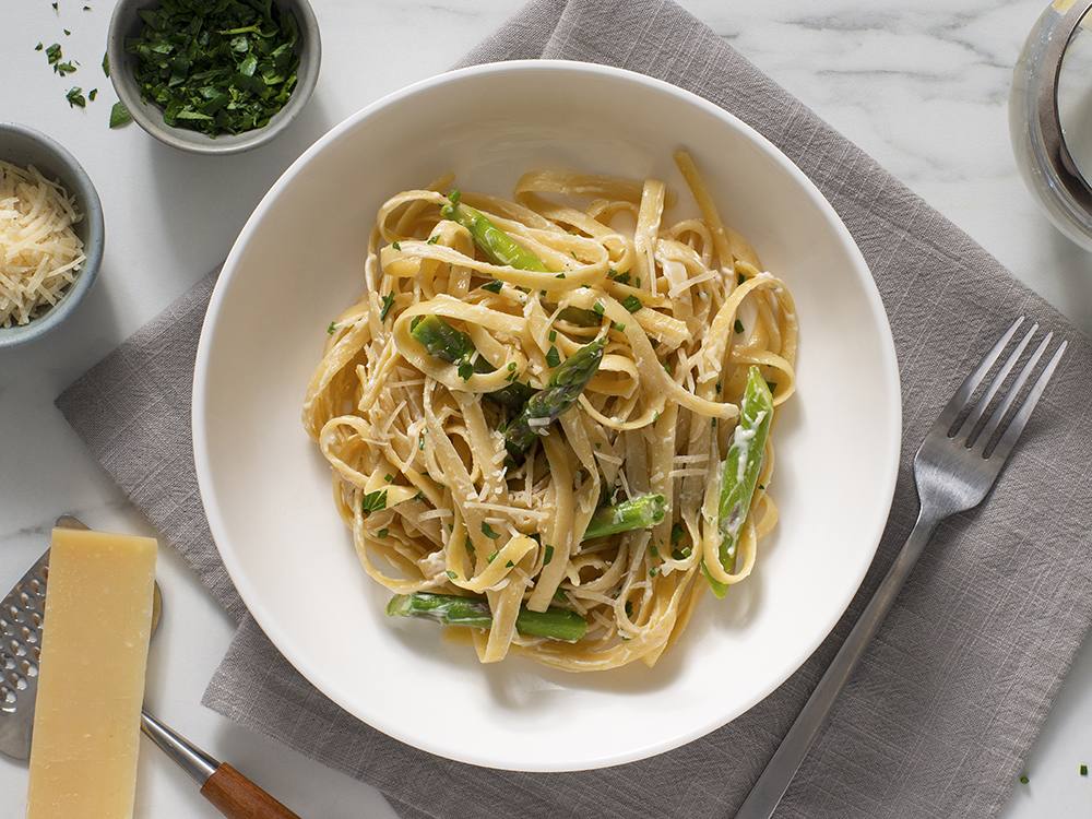 Ronzoni® Fettuccine Alfredo with Mascarpone and Asparagus | Savory