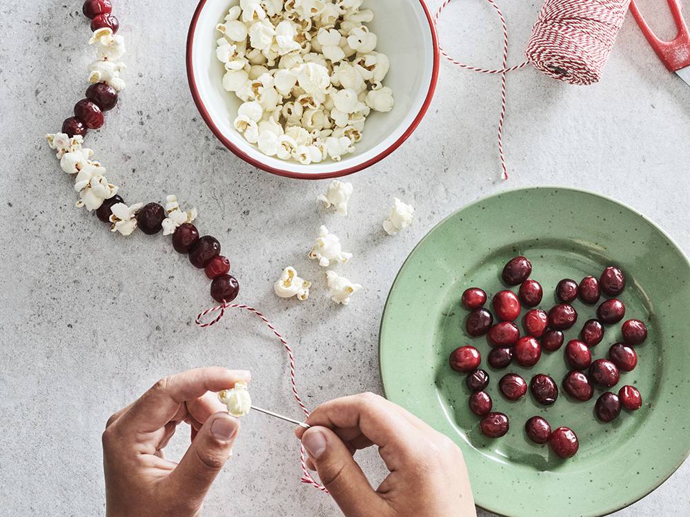 Popcorn and Cranberry Garland recipe