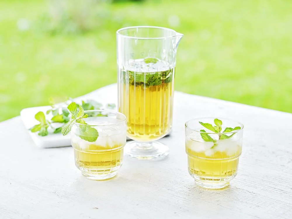 https://www.savoryonline.com/app/uploads/recipes/234336/big-batch-mint-julep.jpg