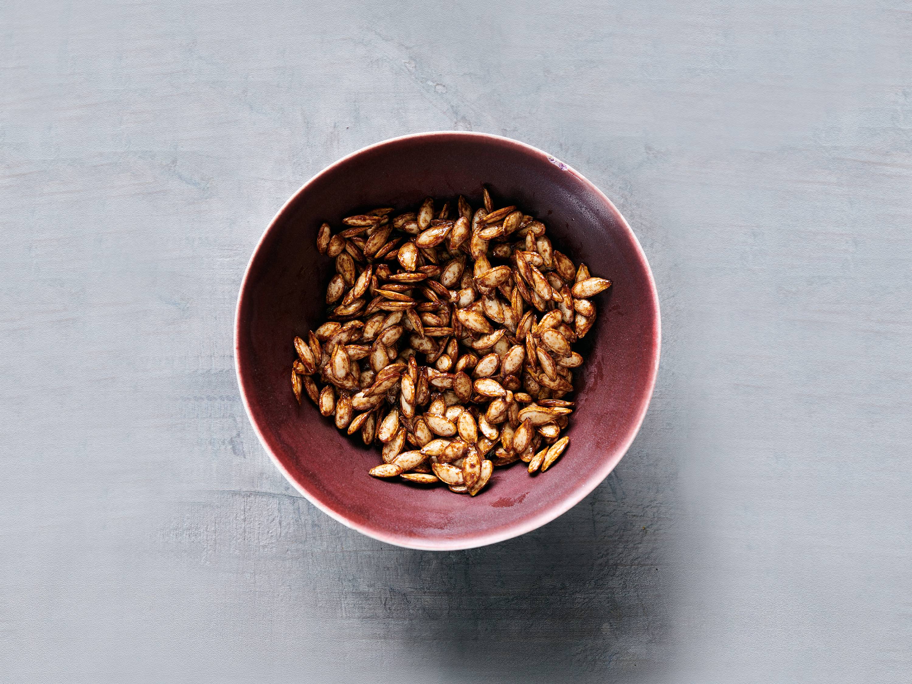 cinnamon-sugar-roasted-pumpkin-seeds-savory